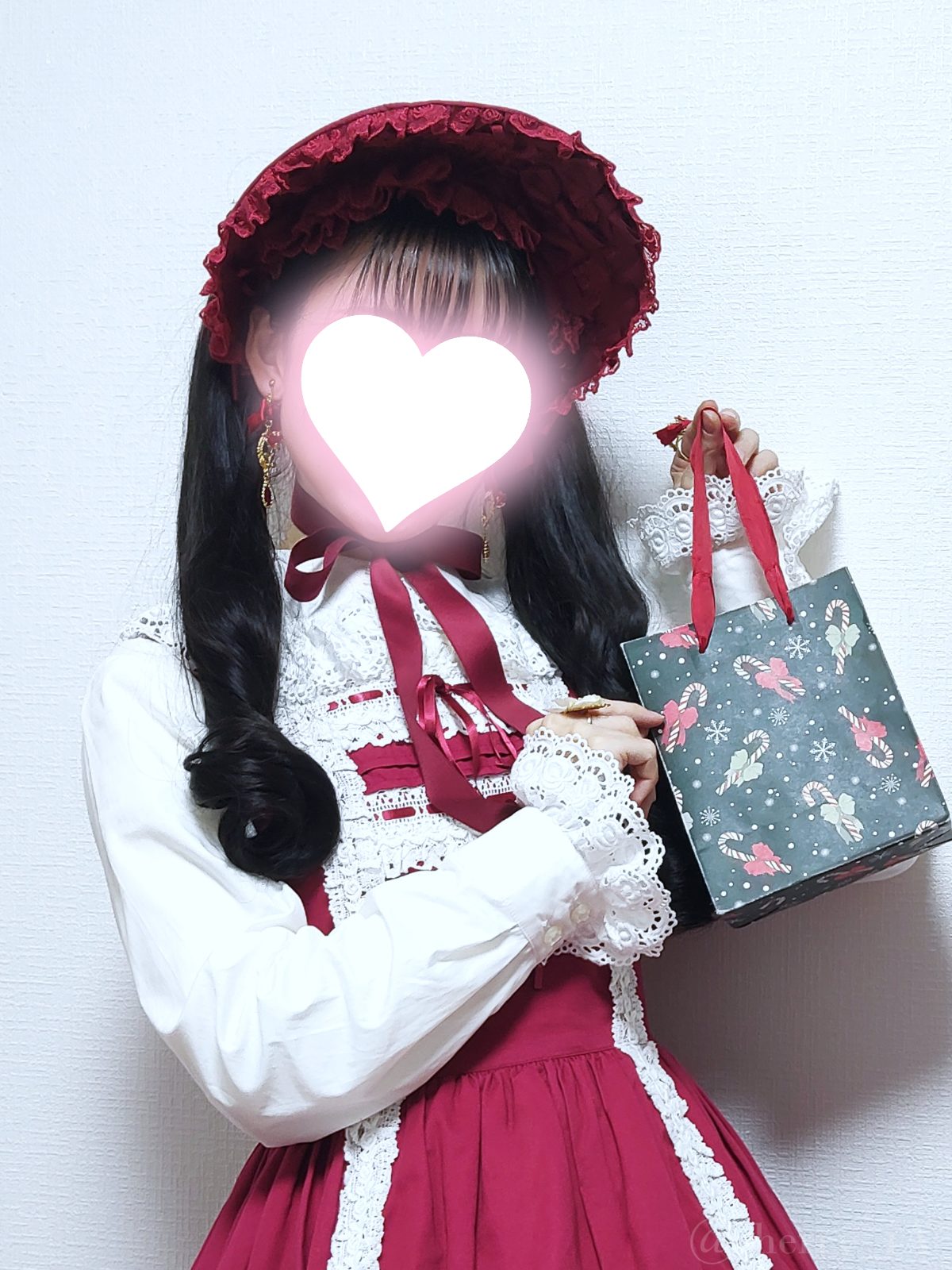 レースフリルお茶会でもらったクリスマスプレゼントと一緒に撮った写真