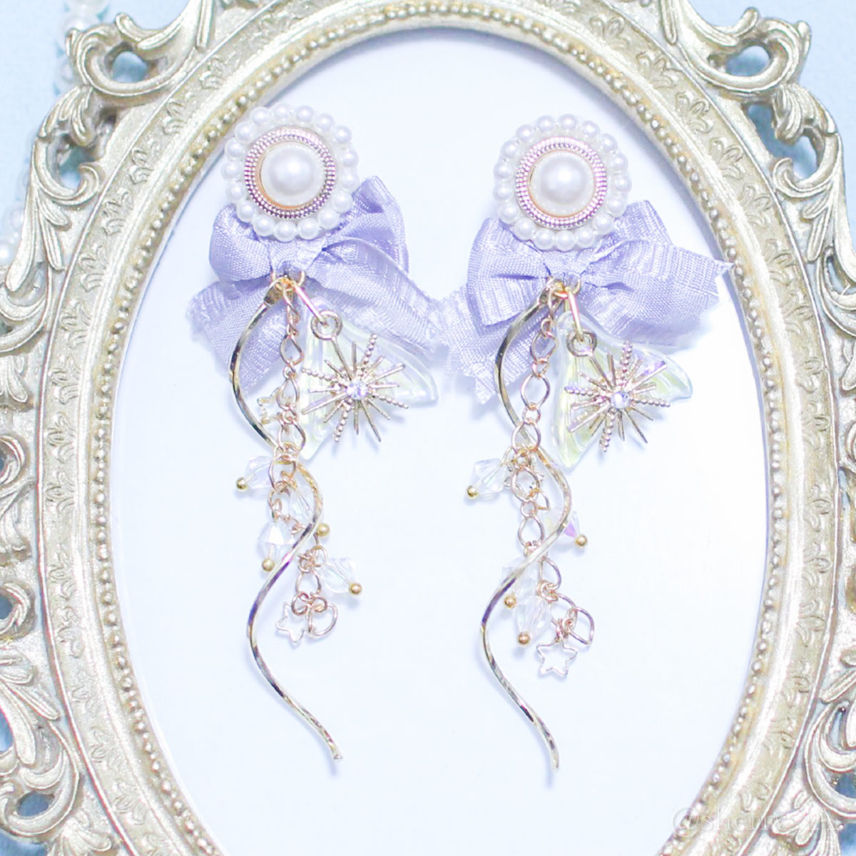 アミュリボン 星の煌めきと願いをかける人魚姫 耳飾り 小さめのマーメイドの尾びれと星の形をしたビジュー、ガラスカットビーズと星型のチャームを使って作った繊細なハンドメイドアクセサリー ピアス/イヤリング 藤色