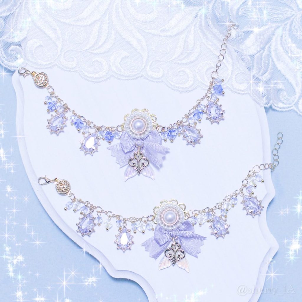 アミュリボン マーメイドモチーフブレスレット 雫型のビジューとガラスカットビーズをたくさん使ったきらめきたっぷりの人魚姫イメージハンドメイドアクセサリー ブルーとクリアカラーの2種