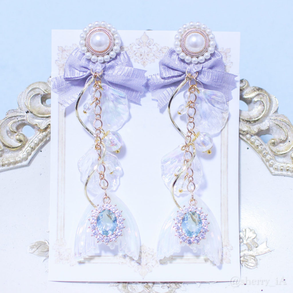 アミュリボン マーメイドヴェールと泡の煌めき 人魚姫モチーフのビジューが煌めくハンドメイドアクセサリー ピアス/イヤリング 藤色