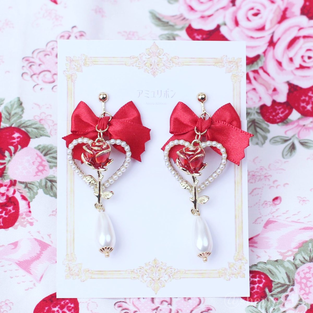 アミュリボン 乙女ハートローズの耳飾り ピアス/イヤリング 赤い薔薇とリボンが可愛いハンドメイドアクセサリー
