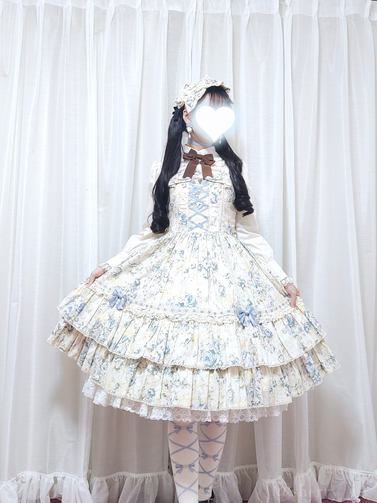 淡いブルーの薔薇のクラシカルロリィタコーデ