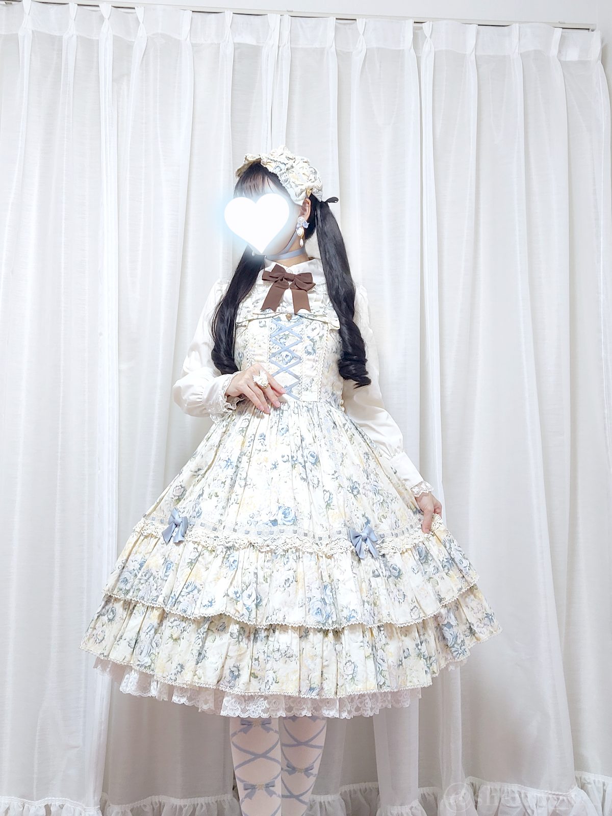 淡いブルーの薔薇のクラシカルロリィタコーデ