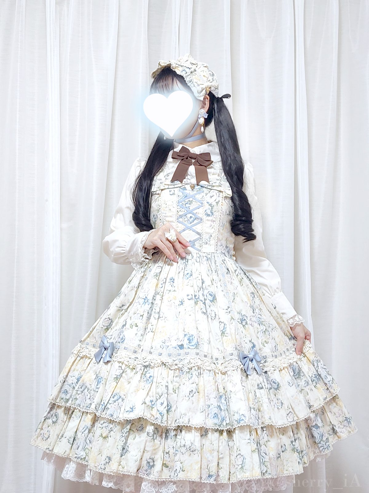 淡いブルーの薔薇のクラシカルロリィタコーデ ポートレート