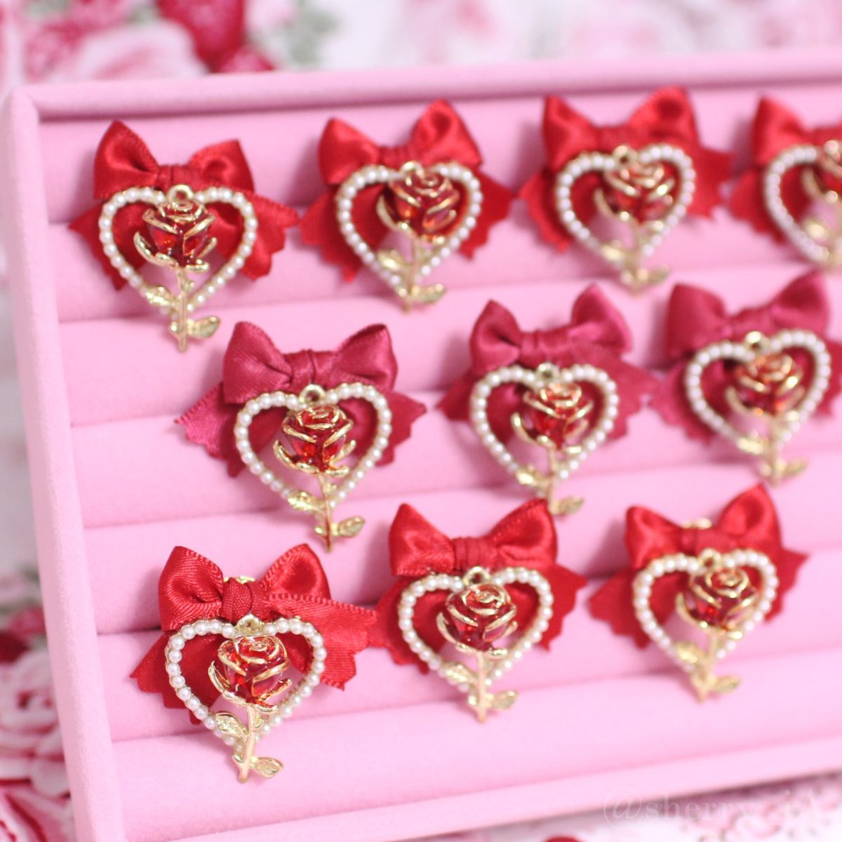 アミュリボン ローズハートロココリング ハートに飾られた薔薇とリボンが可愛い指輪